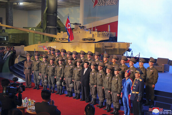 Ο Κιμ Γιονγκ Ουν λέει ότι θέλει να φτιάξει «αόρατο» στρατό- Επίθεση στις ΗΠΑ για «εχθρότητα»