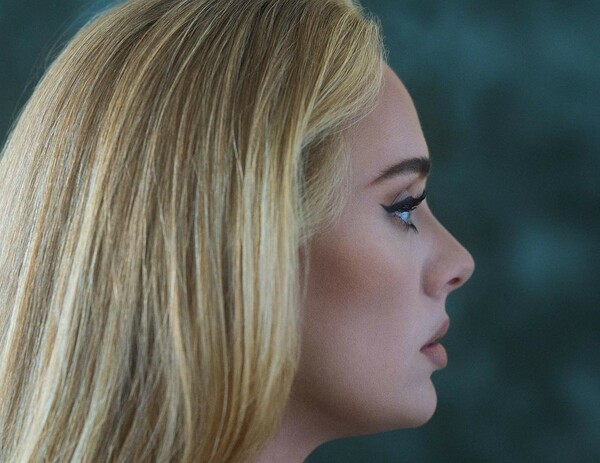 Η Adele ανακοίνωσε την ημερομηνία κυκλοφορίας του νέου της άλμπουμ «30»