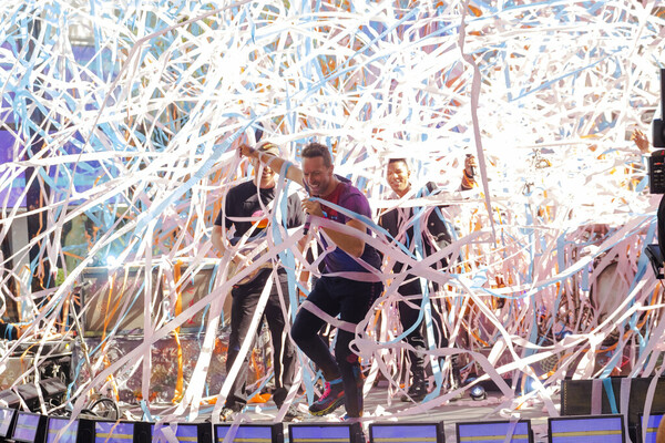 Coldplay: Ανακοίνωσαν νέα «πράσινη» περιοδεία - «Τα φώτα θα ανάβουν όταν χοροπηδούν οι φαν» 
