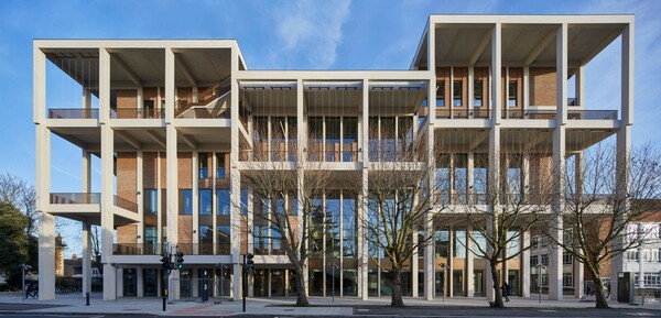 Στο Town House του Πανεπιστημίου Kingston απονεμήθηκε το διάσημο βραβείο Riba Stirling 2021
