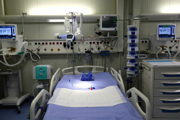ΠΟΕΔΗΝ: Τρεις ασθενείς πέθαναν στο ΑΧΕΠΑ περιμένοντας για ΜΕΘ- Διασωληνώνονται σε απλούς θαλάμους