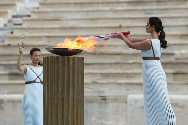 Η τελετή παράδοσης της Ολυμπιακής Φλόγας στο Παναθηναϊκό Στάδιο [ΕΙΚΟΝΕΣ]