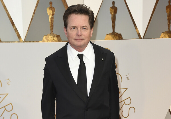 Ο Michael J. Fox έχει συγκεντρώσει 1 δισ. δολ για τη θεραπεία του Πάρκινσον: «Δεν θα σταματήσω μέχρι να βρεθεί»
