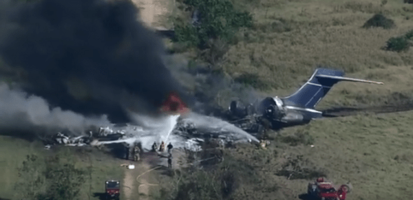 ΗΠΑ: Αεροσκάφος με 21 επιβαίνοντες συνετρίβη στο Τέξας- Οι πρώτες εικόνες