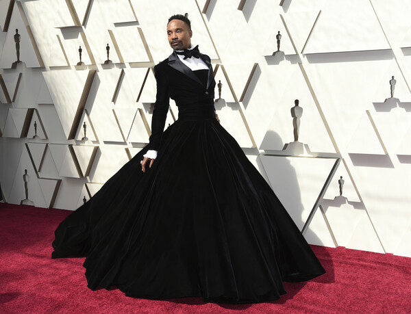 Ο Μπίλι Πόρτερ επικρίνει τη Vogue για το εξώφυλλο του Χάρι Στάιλς με φόρεμα- «Εγώ άλλαξα το παιχνίδι»