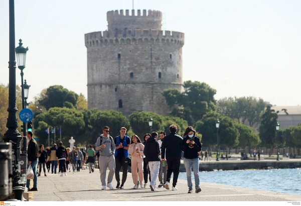 Καπραβέλος: Να γίνει χωρίς θεατές η παρέλαση της 28ης Οκτωβρίου - «Βράζουν» οι νομοί γύρω από τη Θεσσαλονίκη