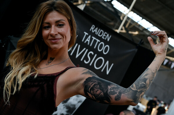 Κορμιά γεμάτα πανέμορφα τατουάζ στο 5o Athens Tattoo Expo