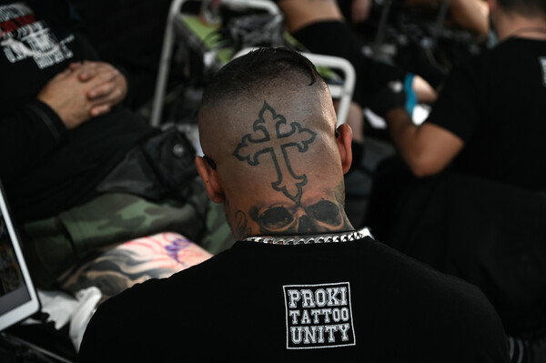 Κορμιά γεμάτα πανέμορφα τατουάζ στο 5o Athens Tattoo Expo