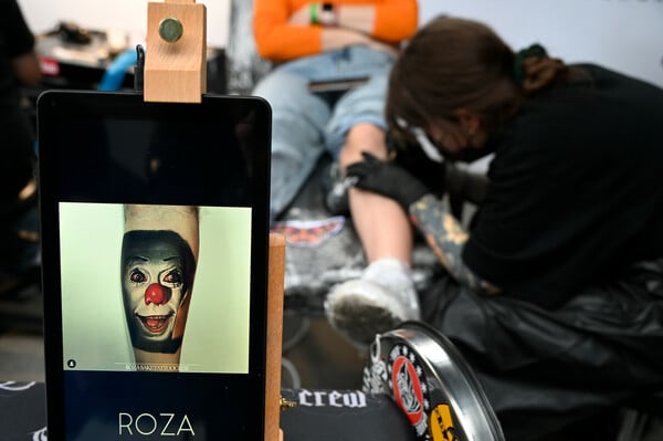 Κορμιά γεμάτα πανέμορφα τατουάζ στο 5o Athens Tattoo Expo
