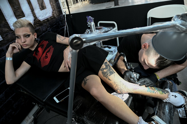 Κορμιά γεμάτα πανέμορφα τατουάζ στο 5o Athens Tattoo Expo