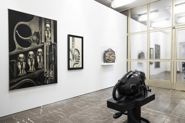 Ο κόσμος των τεράτων και των οραμάτων του H.R. Giger και της Mire Lee σε μια έκθεση στο Schinkel Pavilion
