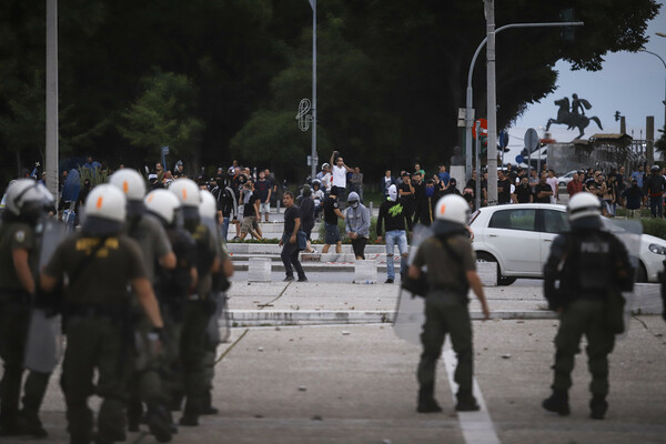 Τέσσερις συλλήψεις για τα επεισόδια στη Θεσσαλονίκη- Τρεις γυναίκες και ένας άνδρας