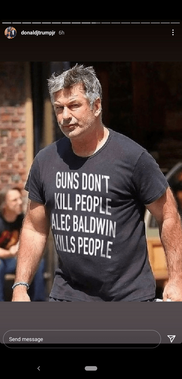 Ο Ντόναλντ Τραμπ Τζούνιορ πουλά κοροϊδευτικά T-shirts: «Τα όπλα δεν σκοτώνουν, ο Μπάλντουιν σκοτώνει»