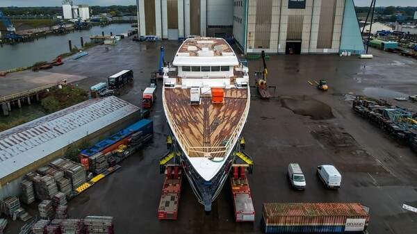 Αυτό το τιτάνιο σκάφος μάλλον είναι το νέο σούπερ γιοτ του Τζεφ Μπέζος