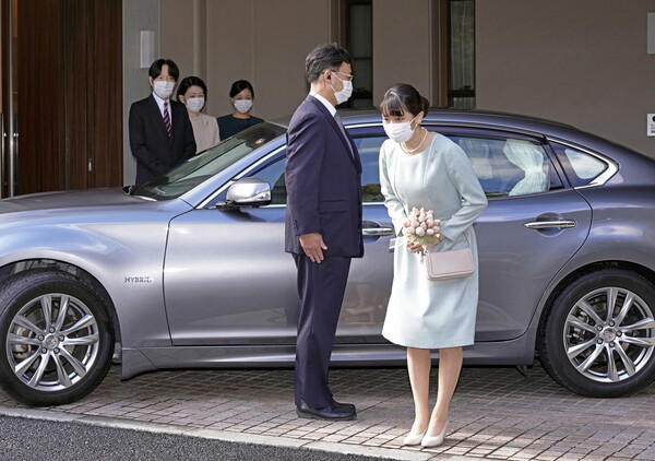 Ιαπωνία: Η πριγκίπισσα Μάκο, επιτέλους, παντρεύτηκε τον «κοινό θνητό» αρραβωνιαστικό της, αλλά «αθόρυβα»
