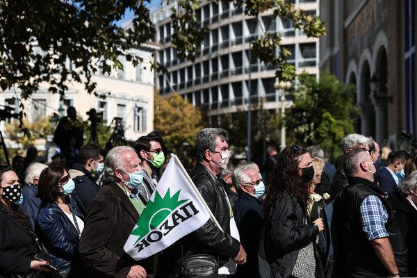 Το «τελευταίο αντίο» στη Φώφη Γεννηματά- Πολιτικοί και εκατοντάδες πολίτες στη Μητρόπολη