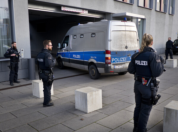Γερμανία: Σε δίκη 66χρονος που κατηγορείται ότι ευνούχιζε άνδρες στην κουζίνα του 
