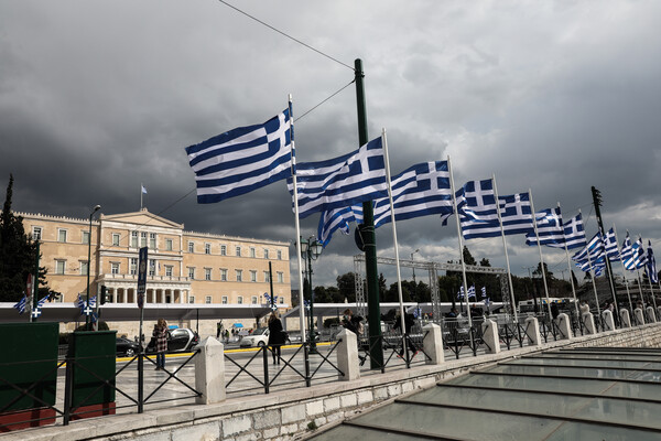 28η Οκτωβρίου: Κυκλοφοριακές ρυθμίσεις σε Αθήνα και Πειραιά - Ποιοι δρόμοι κλείνουν λόγω παρελάσεων 