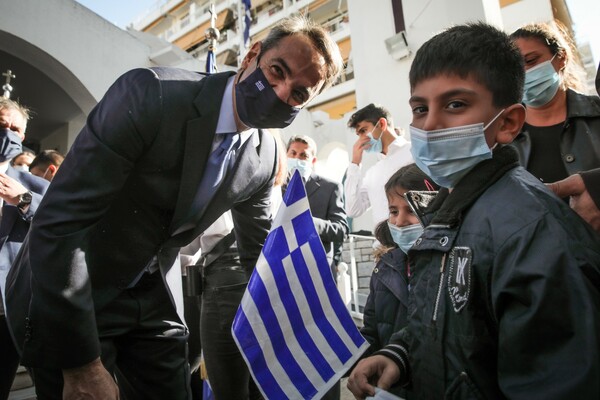 Κυριάκος Μητσοτάκης: Παρακολούθησε την παρέλαση στο Παλαιό Φάληρο