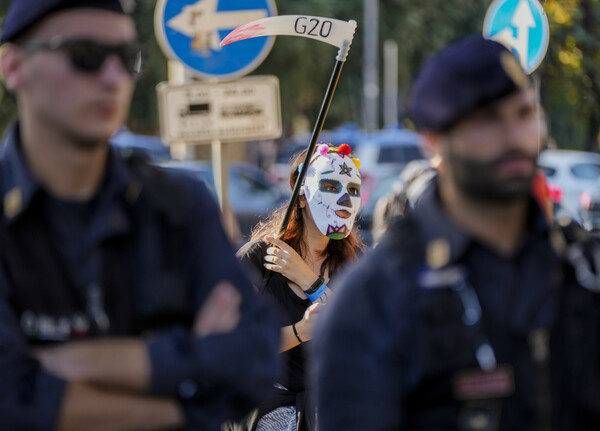 G20: Οι πρώτες εικόνες, οι περίεργες γκριμάτσες και οι αμήχανες στιγμές