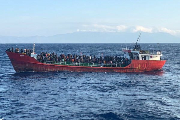 Στο ΚΥΤ της Κω οι 382 μετανάστες που επέβαιναν σε πλοίο με τουρκική σημαία ανοικτά της Κρήτης