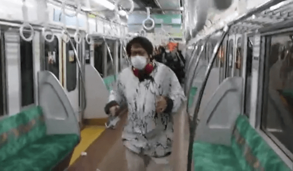 Επίθεση με μαχαίρι, με οξύ μέσα σε τρένο του Τόκιο- Πάνω από 10 τραυματίες