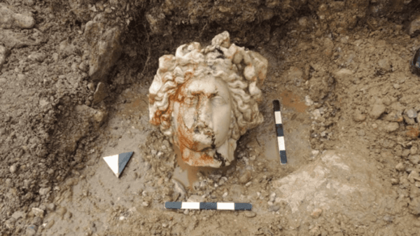 Οι κεφαλές αρχαίων Ελλήνων θεών ανακαλύφθηκαν σε αρχαία πόλη της Τουρκίας