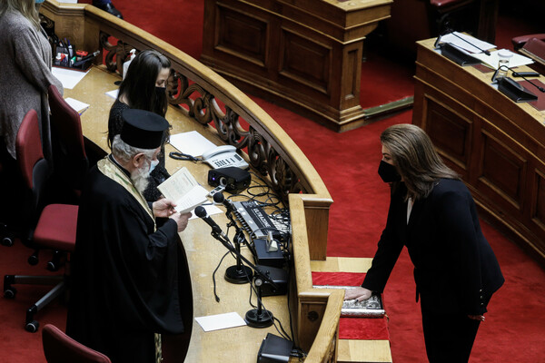 Ορκίστηκε η νέα βουλευτής του ΚΙΝΑΛ Τόνια Αντωνίου - Στη θέση της Φώφης Γεννηματά