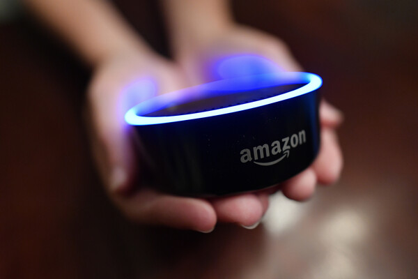 Η Amazon θέλει να σταματήσουμε να μιλάμε τόσο πολύ στην Alexa