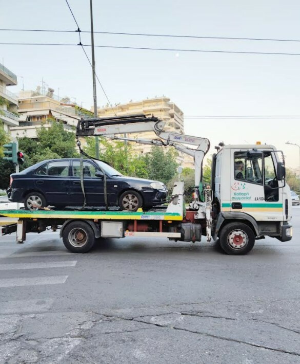 Πάνω από 3.800 εγκαταλελειμμένα οχήματα έχουν απομακρυνθεί από το κέντρο της Αθήνας