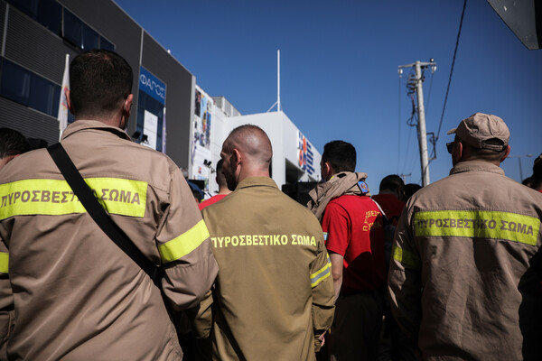 Σε εξέλιξη συγκέντρωση πυροσβεστών - Κλειστή η Κηφισίας
