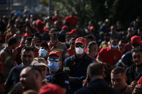 Σε εξέλιξη συγκέντρωση πυροσβεστών - Κλειστή η Κηφισίας