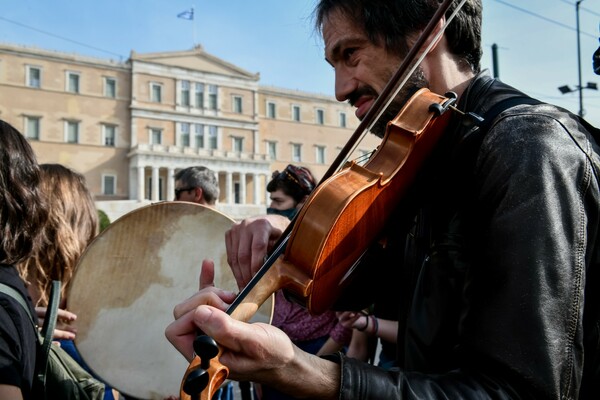 Στον δρόμο οι πληγέντες από φυσικές καταστροφές -Τι ζητούν