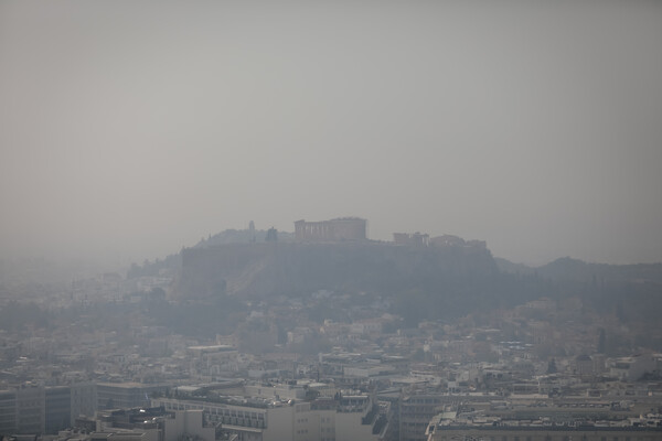 Βίντεο από το σπάνιο στρώμα πυκνής ομίχλης που κάλυψε την Αθήνα