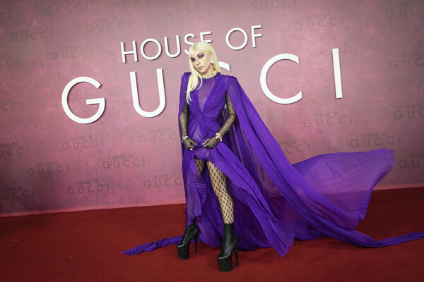 Η εκθαμβωτική Lady Gaga με φόρεμα Gucci στην πρεμιέρα του «House of Gucci»