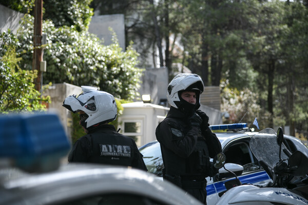 Συναγερμός στο Χαλάνδρι: «Γυναίκα πυροβόλησε άνδρα στο στομάχι»