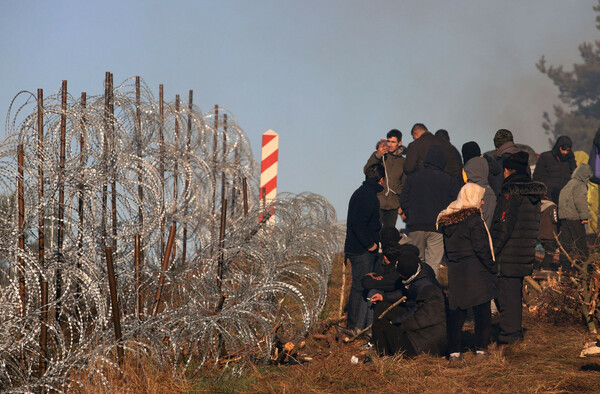 Μεταναστευτική κρίση για χιλιάδες στα σύνορα Πολωνίας-Λευκορωσίας, χωρίς λύση στον ορίζοντα