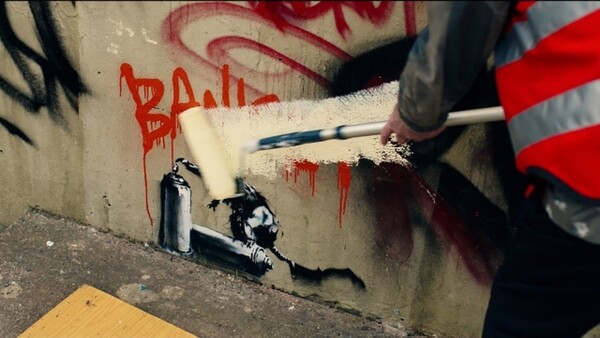 Ο Κρίστοφερ Γουόκεν ζωγράφισε και κάλυψε έργο του Banksy