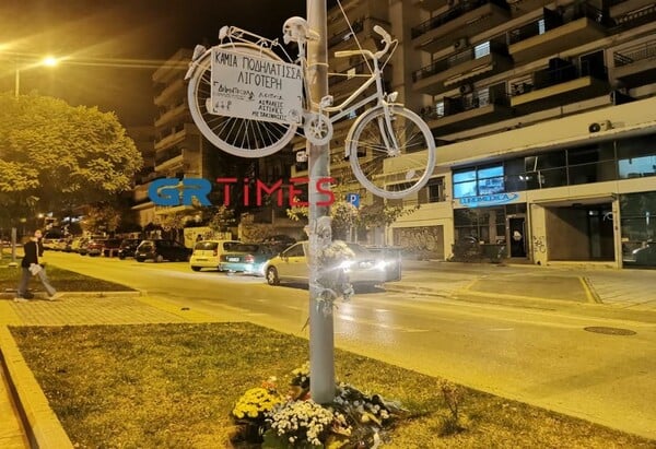 Ένα λευκό ποδήλατο στο σημείο που σκοτώθηκε η Δ. Ιορδανίδου-«Καμία ποδηλάτισσα λιγότερη»