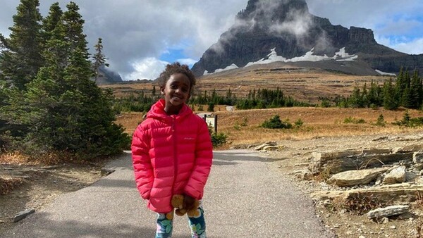 Μια 6χρονη έχασε το αρκουδάκι της πριν ένα χρόνο σε πάρκο και μόλις το ξαναβρήκε