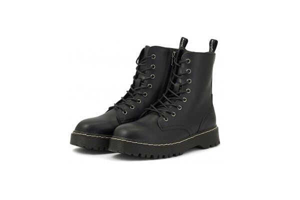 Πού θα βρεις παπούτσια με Έκπτωση 50% έως 90% την Black Friday