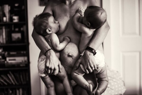 «Life after birth»: Δυνατές εικόνες από το αληθινό, δύσκολο και μοναδικό ταξίδι μετά τον τοκετό