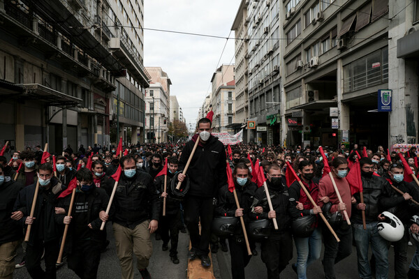 Πολυτεχνείο: Σε εξέλιξη η πορεία για την 48η επέτειο από την εξέγερση κατά της χούντας