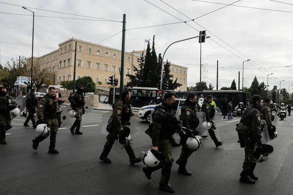 Πολυτεχνείο: Σε εξέλιξη η πορεία για την 48η επέτειο από την εξέγερση κατά της χούντας