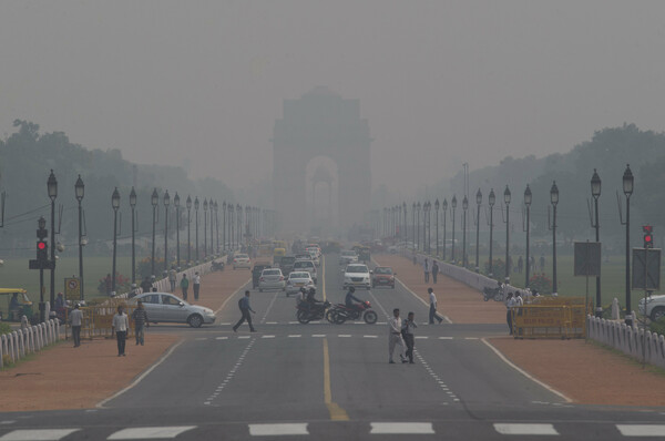 Νέο Δελχί: Κλείνουν σχολεία και πανεπιστήμια λόγω τοξικής ατμοσφαιρικής ρύπανσης