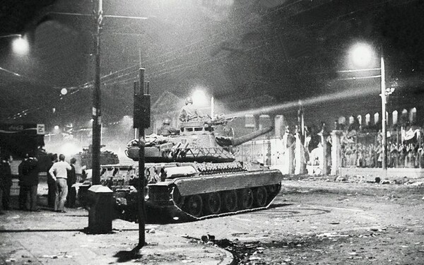 48η Επέτειος του Πολυτεχνείου: Aγωνίστριες θυμούνται τη βραδιά της 17ης Νοεμβρίου