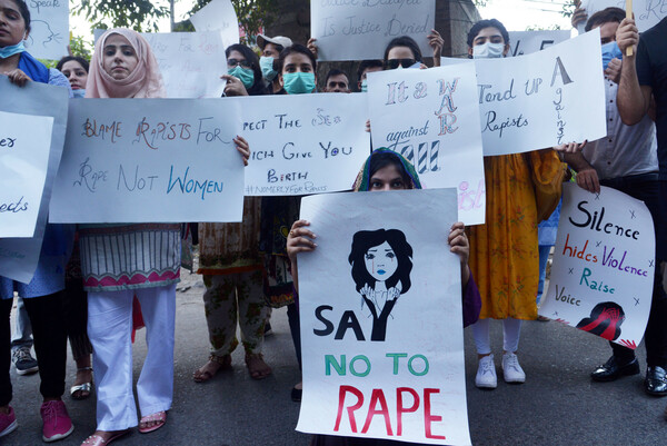 Βιαστές θα τιμωρούνται με χημικό ευνουχισμό στο Πακιστάν- Ισόβια ή εκτέλεση για ομαδικούς βιασμούς