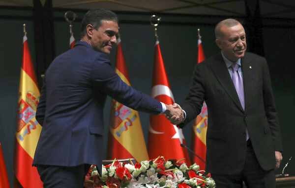Αμυντική συμμαχία Ερντογάν - Σάντσεθ κόντρα στην ελληνογαλλική συμφωνία 