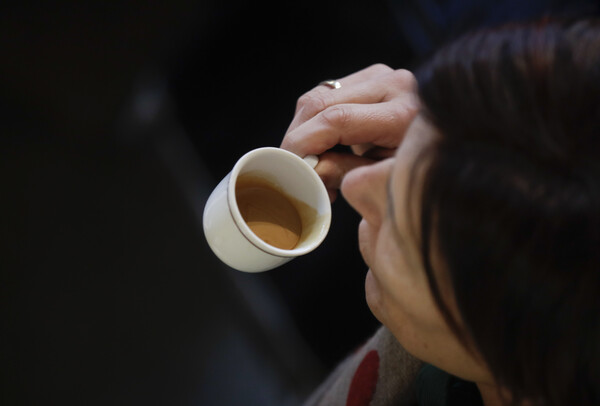 Νέα μελέτη αποσυνδέει την εμφάνισης αρρυθμίας από την κατανάλωση καφέ