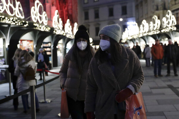 Χωρίς Χριστουγεννιάτικη ατμόσφαιρα λόγω κορωνοϊού η Ευρώπη- Μέτρα και lockdown σε αρκετές χώρες
